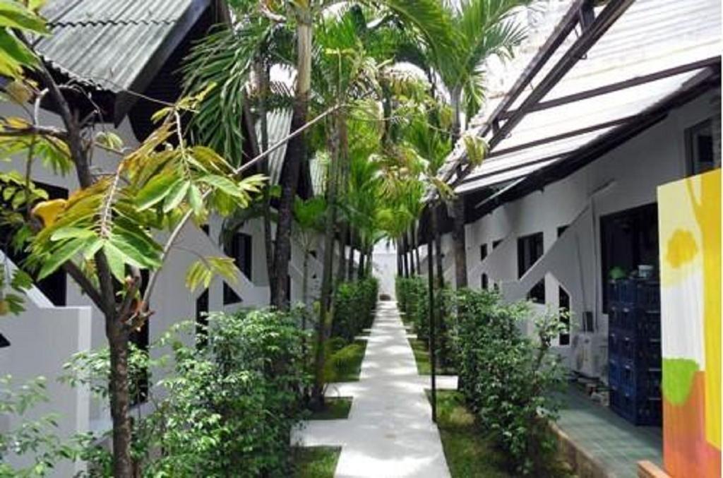 Hacienda Phuket Hotel Patong Exterior photo